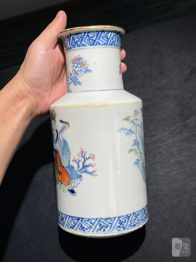 清中期 斗彩四爱图瓶一对 - 图3